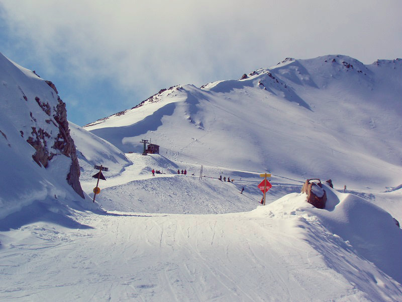 Snow skiing image