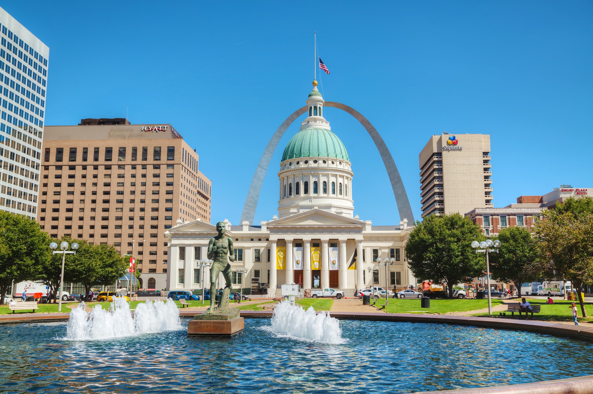 St Louis, MO Downtown with the Old Courthouse image