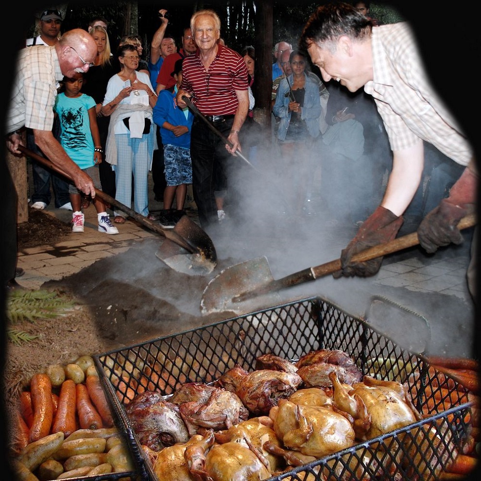 Te Hangi – Lifting your Meal from the Earth Oven image